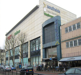 Wandsorth minicab visiting a shopping area